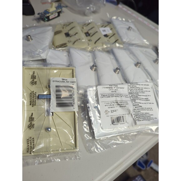 Lot of 16 New Light Switch Covers & CATV Jack Wall Plates - Picture 2 of 11